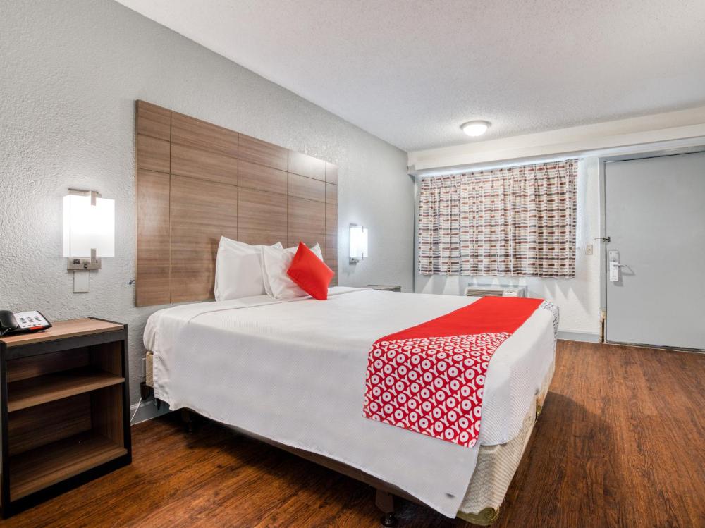 Standard King Room interior