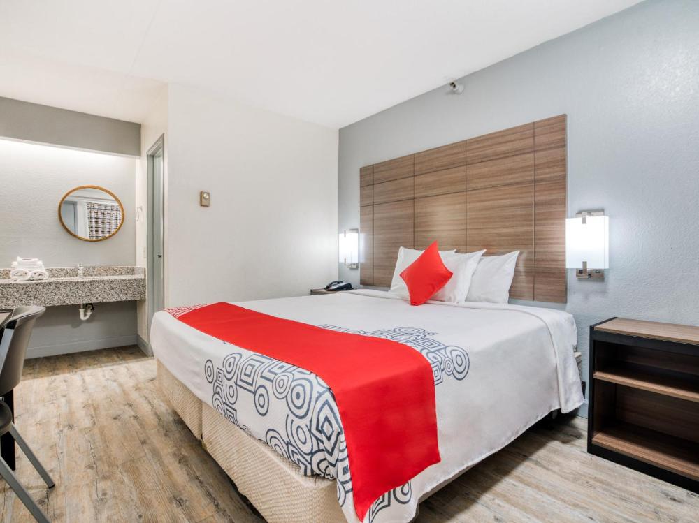 Superior King Room interior